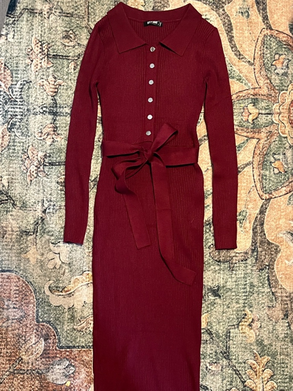 BTFBM Snapped Front Ribbed Long Sleeve Midi Dress in Burgundy. Size Small